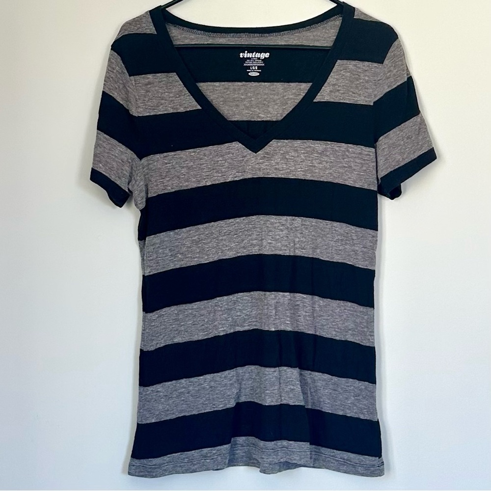 Old Navy Vintage V-Neck Black and Gray Striped Tee - Size: Large